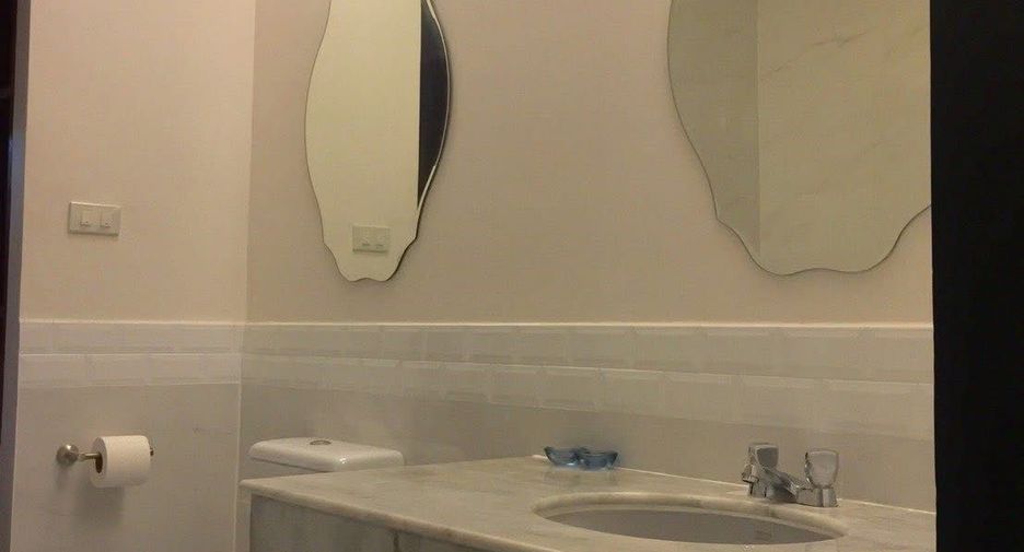 For rent 4 bedrooms townhouse in Suan Luang, Bangkok