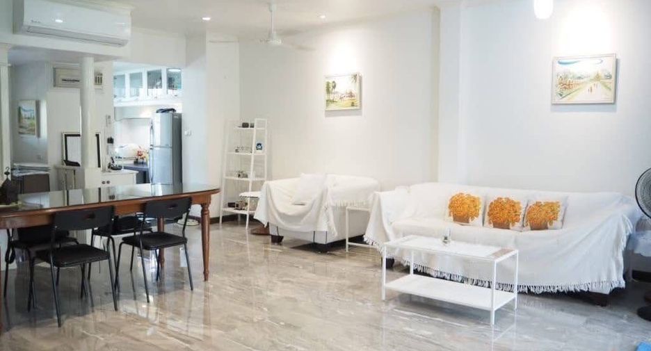 For rent 4 bedrooms townhouse in Suan Luang, Bangkok