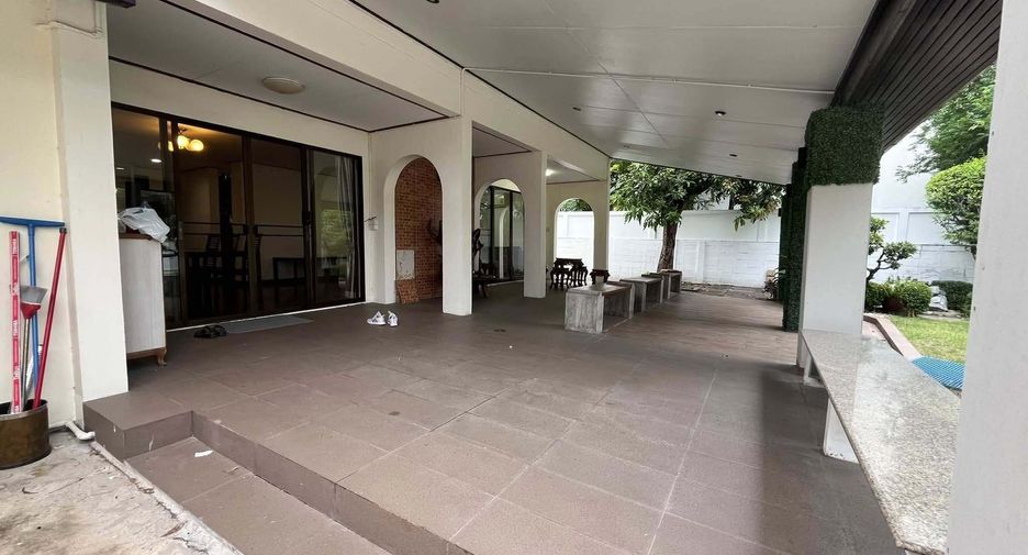 Casa en alquiler y en venta de 5 habitaciones en Suan Luang, Bangkok
