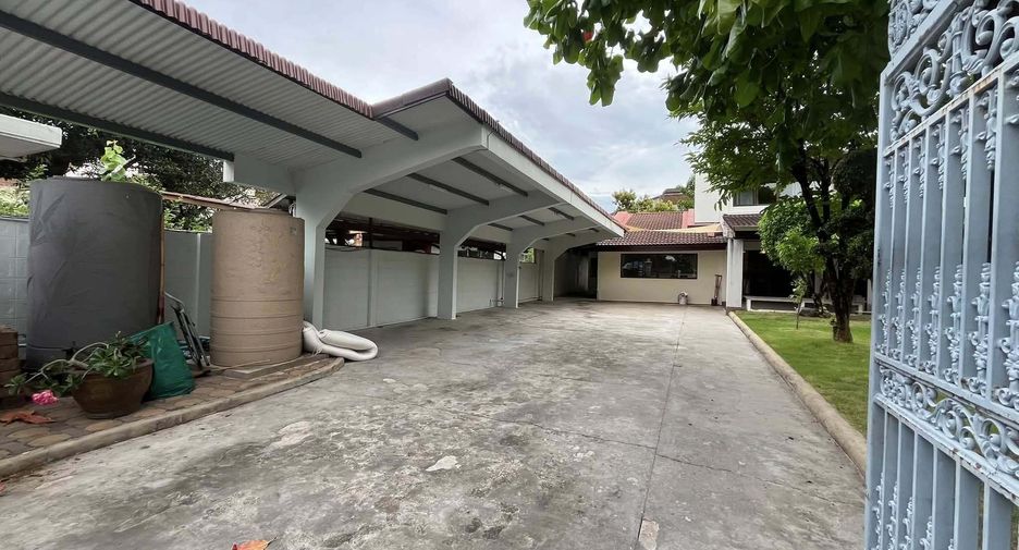 Casa en alquiler y en venta de 5 habitaciones en Suan Luang, Bangkok