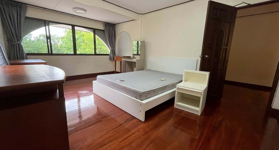 Casa en alquiler y en venta de 5 habitaciones en Suan Luang, Bangkok