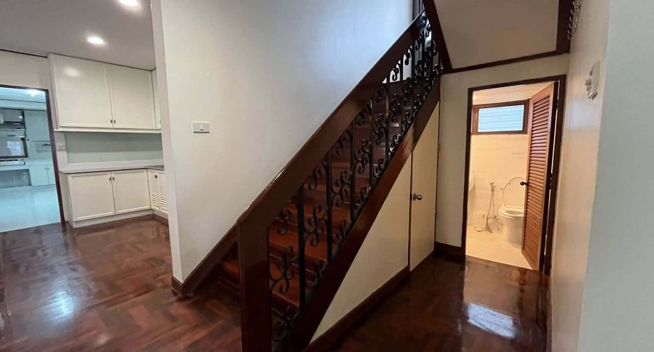 Casa en alquiler y en venta de 5 habitaciones en Suan Luang, Bangkok