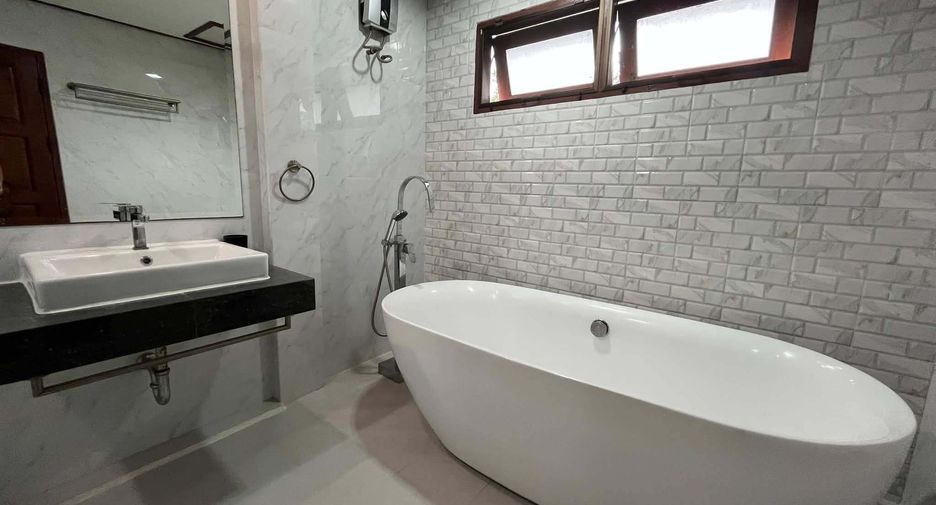 Casa en alquiler y en venta de 5 habitaciones en Suan Luang, Bangkok