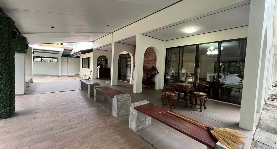 Casa en alquiler y en venta de 5 habitaciones en Suan Luang, Bangkok