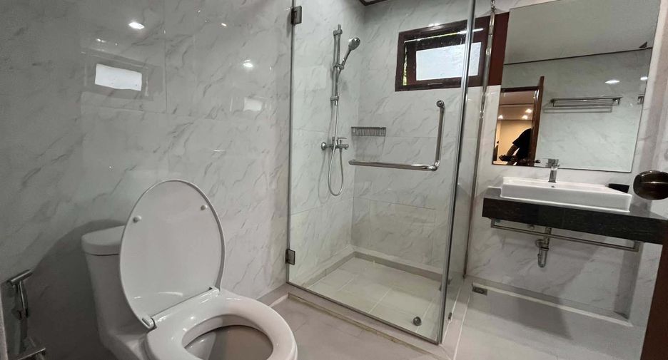 Casa en alquiler y en venta de 5 habitaciones en Suan Luang, Bangkok
