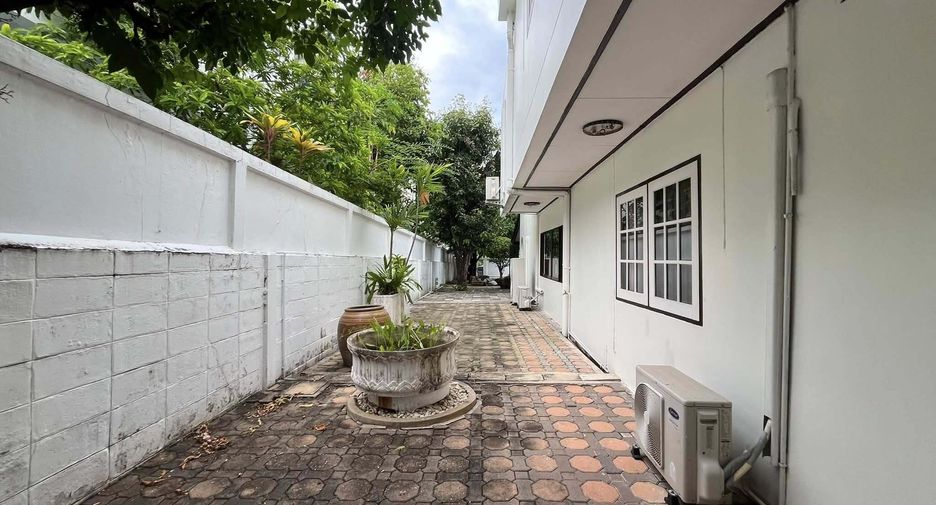 Casa en alquiler y en venta de 5 habitaciones en Suan Luang, Bangkok