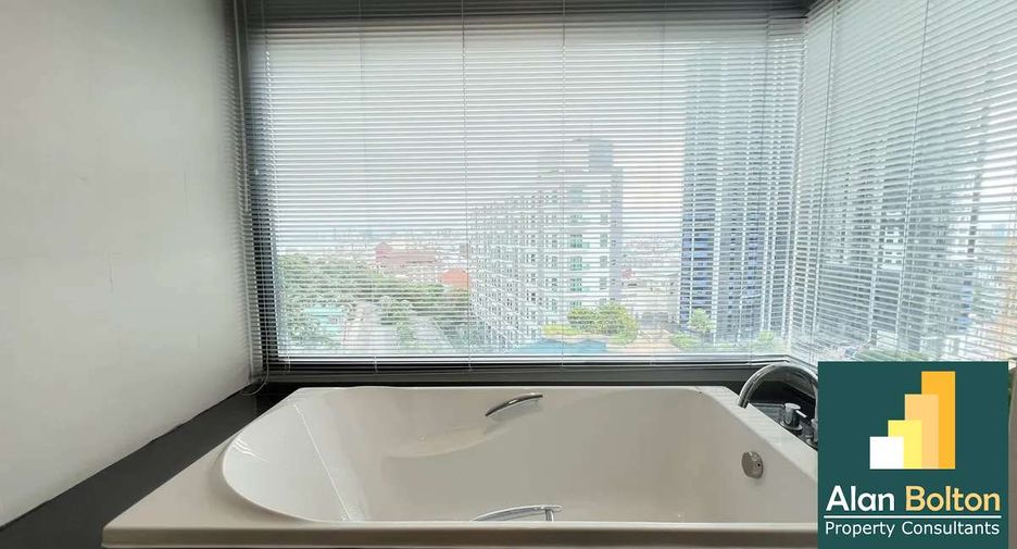 For rent 2 bedrooms condo in Pratumnak, Pattaya
