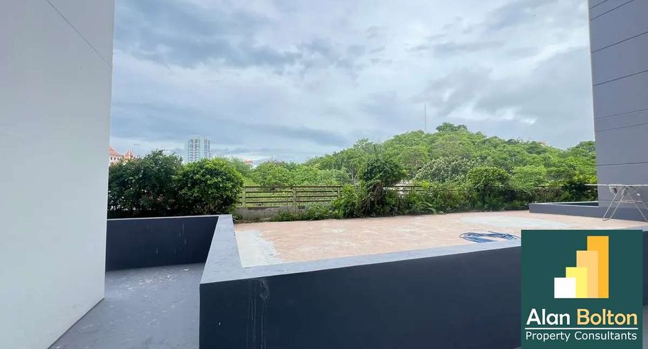 For rent 2 bedrooms condo in Pratumnak, Pattaya