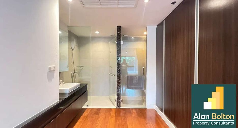 For rent 2 bedrooms condo in Pratumnak, Pattaya
