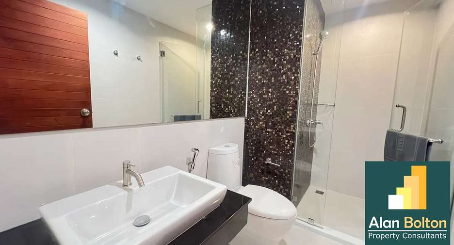 For rent 2 bedrooms condo in Pratumnak, Pattaya