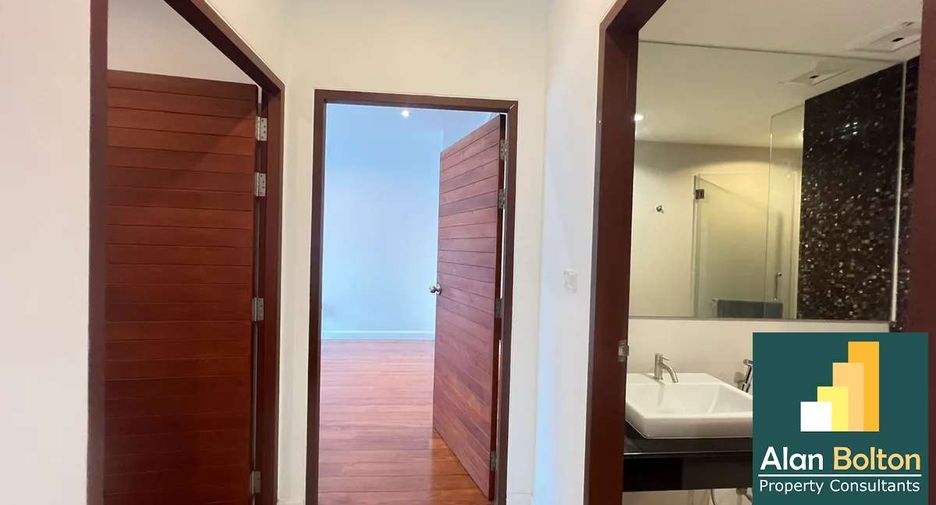 For rent 2 bedrooms condo in Pratumnak, Pattaya