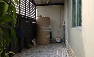 Casa adosada en venta de 3 habitaciones en Nong Chok, Bangkok