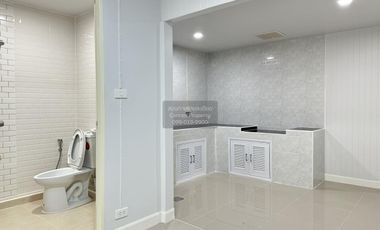 Casa adosada en venta de 2 habitaciones en Thanyaburi, Pathum Thani