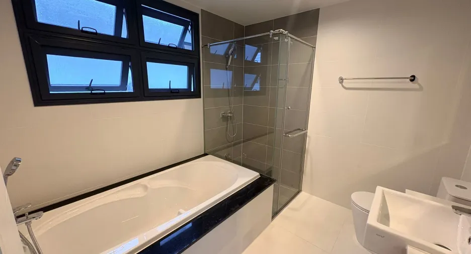 Haus zur Miete mit 4 Zimmer in Mueang Phuket, Phuket
