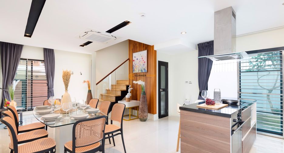 For rent 4 bedrooms house in East Pattaya, Pattaya