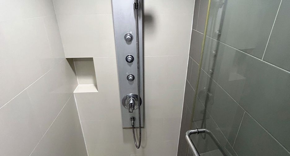 À louer et à vendre 1 chambre condo à Khlong Toei, Bangkok