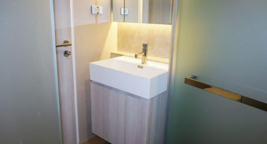 Condo en alquiler y en venta de 2 habitaciones en Khlong Toei, Bangkok