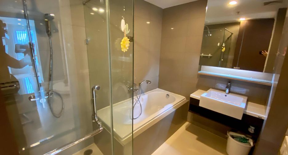 For rent そして for sale 2 ベッドルーム condo in Watthana, Bangkok