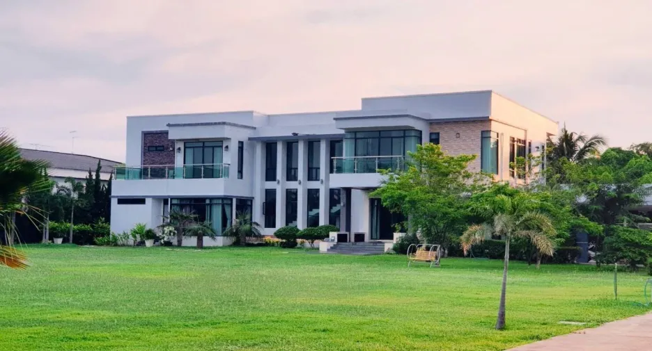 Haus zum Kauf mit 6 Zimmer in Mueang Phitsanulok, Phitsanulok
