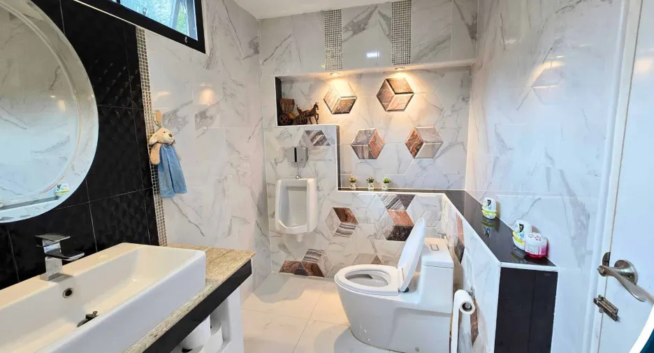 Haus zum Kauf mit 6 Zimmer in Mueang Phitsanulok, Phitsanulok