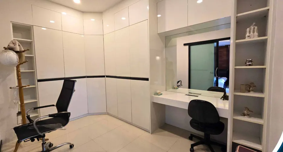 Haus zum Kauf mit 6 Zimmer in Mueang Phitsanulok, Phitsanulok