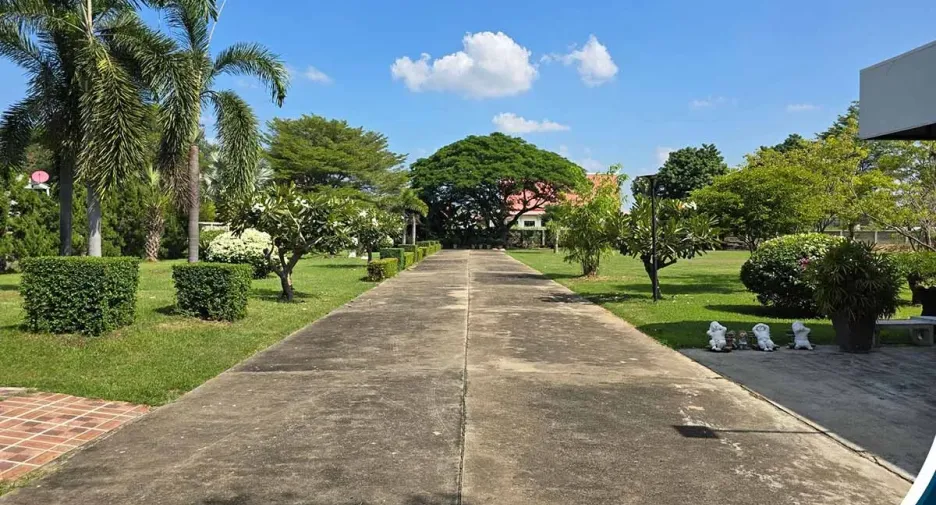 Haus zum Kauf mit 6 Zimmer in Mueang Phitsanulok, Phitsanulok
