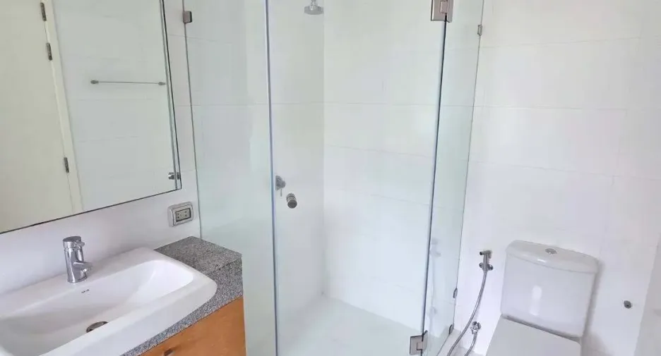 Wohnung zur Miete mit 2 Zimmer in Pathum Wan, Bangkok