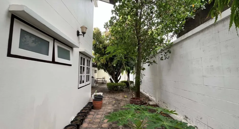 For sale and for rent 5 bedrooms house in Suan Luang, Bangkok