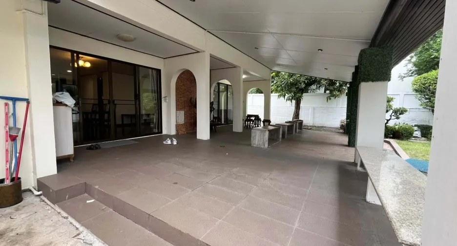 For sale and for rent 5 bedrooms house in Suan Luang, Bangkok