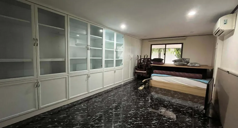 For sale and for rent 5 bedrooms house in Suan Luang, Bangkok