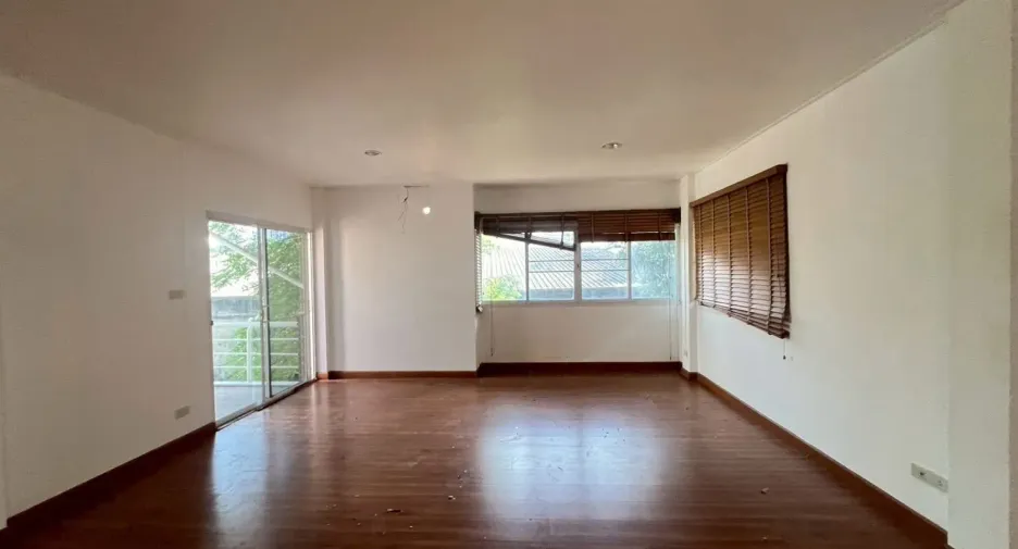 ให้เช่า 4 ห้องนอน บ้านเดี่ยว ใน วัฒนา, กรุงเทพฯ