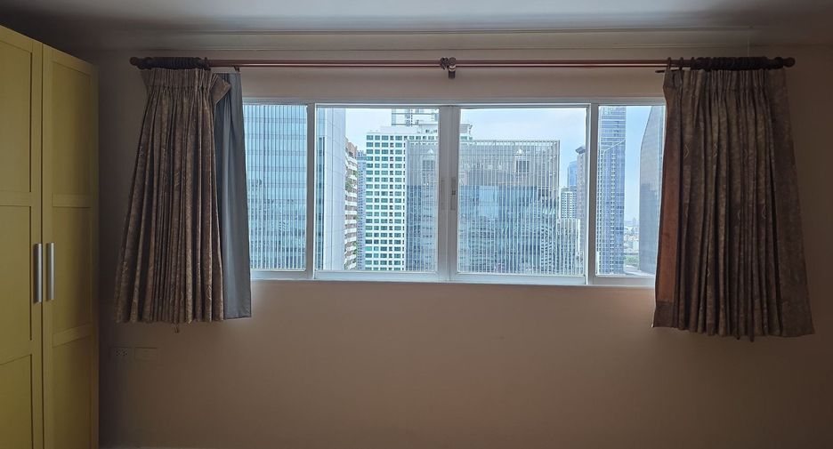For rent 2 bedrooms condo in Watthana, Bangkok