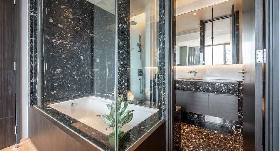 For rent and for sale 1 bed condo in Khlong Toei, Bangkok