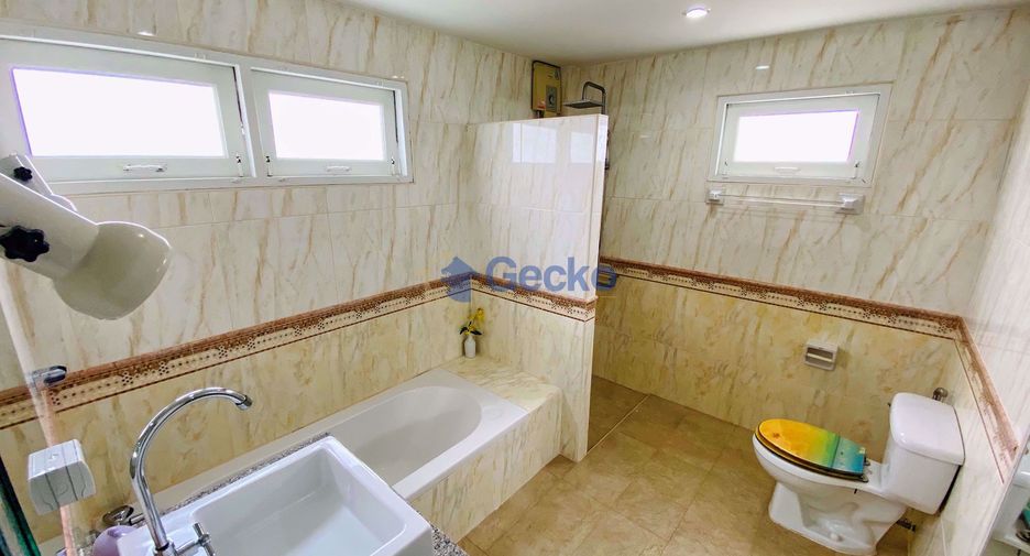 Casa en alquiler de 6 habitaciones en East Pattaya, Pattaya