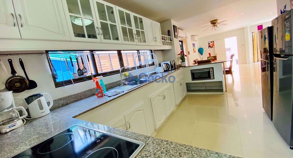 Casa en alquiler de 6 habitaciones en East Pattaya, Pattaya