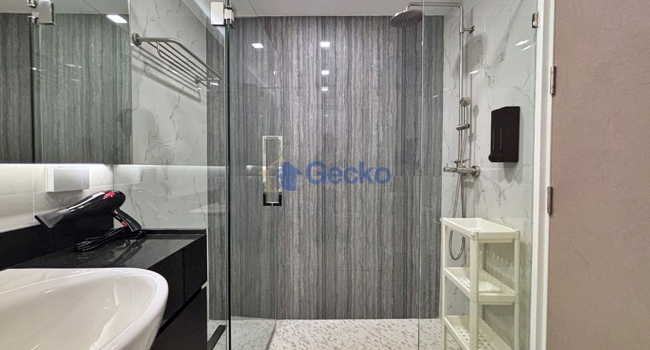 For rent 2 bedrooms condo in Pratumnak, Pattaya