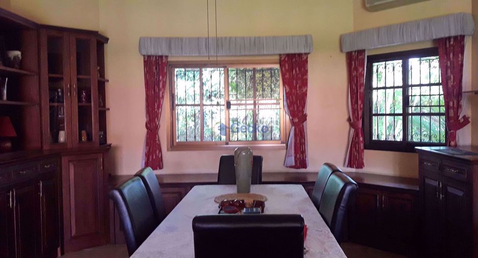 Casa en alquiler de 4 habitaciones en East Pattaya, Pattaya