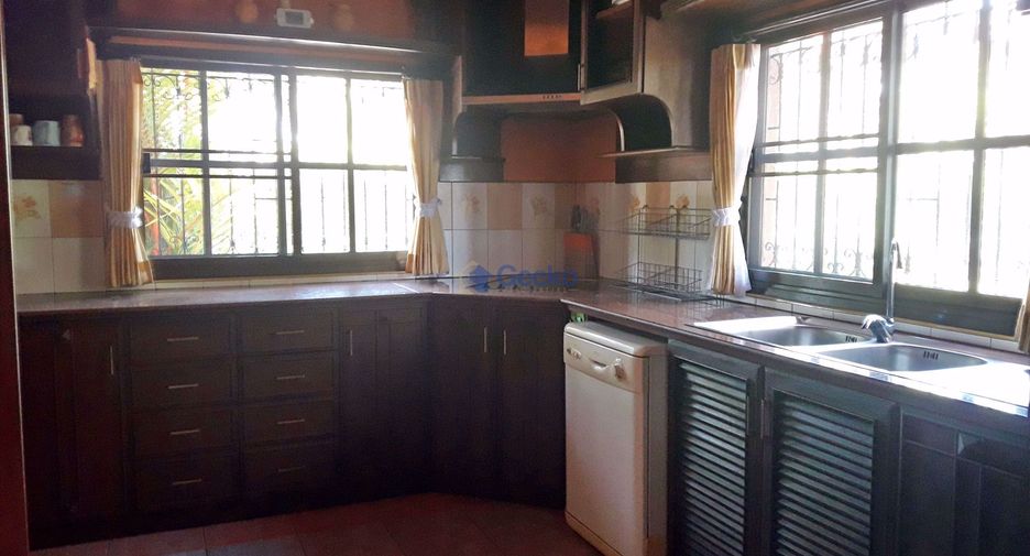 Casa en alquiler de 4 habitaciones en East Pattaya, Pattaya