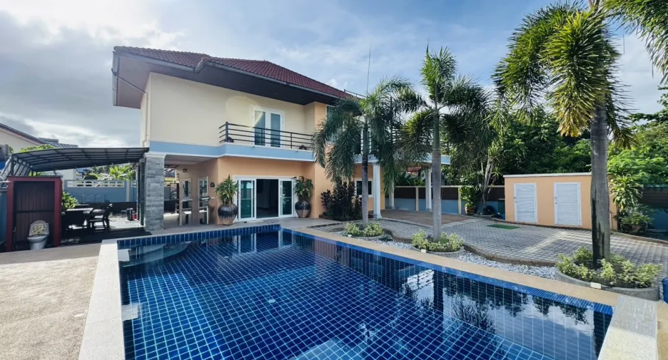 À louer 5 chambres maison à Mueang Phuket, Phuket