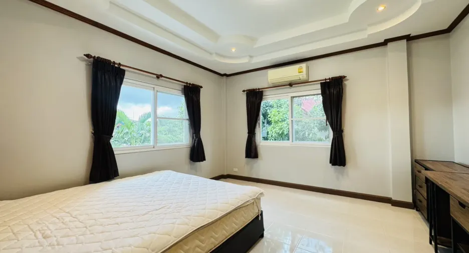 À louer 5 chambres maison à Mueang Phuket, Phuket