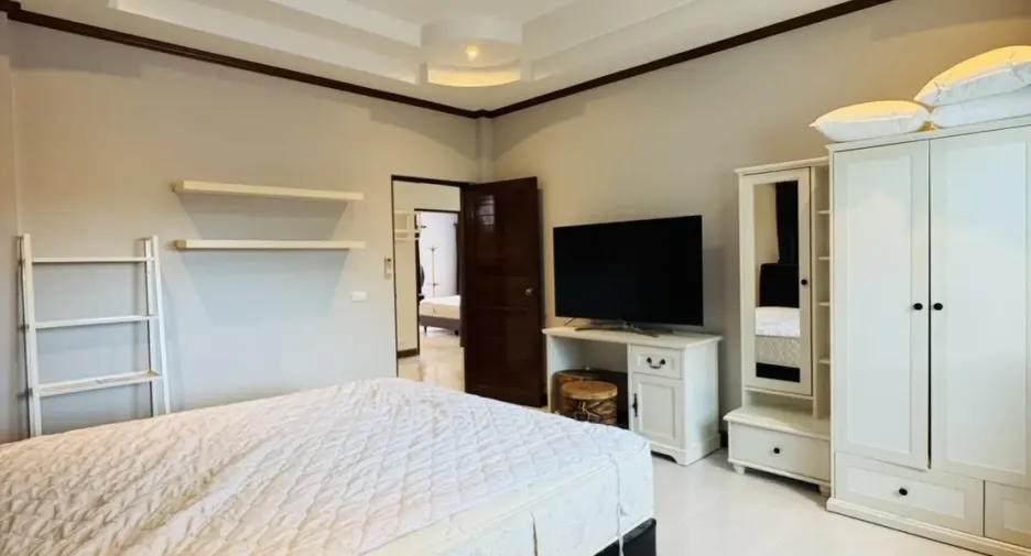 À louer 5 chambres maison à Mueang Phuket, Phuket