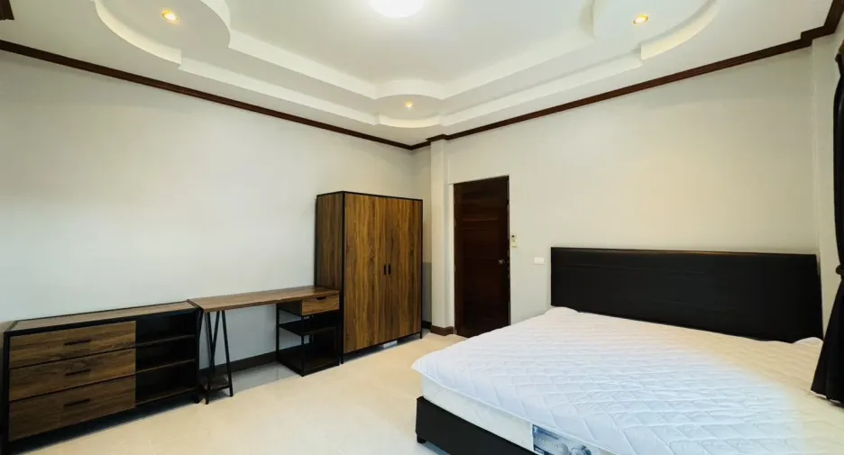 À louer 5 chambres maison à Mueang Phuket, Phuket