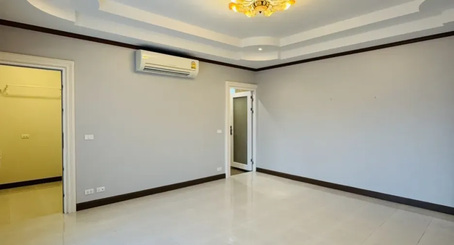 À louer 5 chambres maison à Mueang Phuket, Phuket