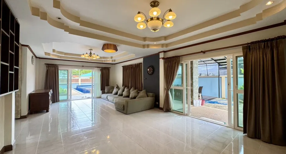 À louer 5 chambres maison à Mueang Phuket, Phuket