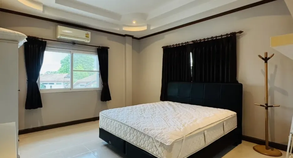 À louer 5 chambres maison à Mueang Phuket, Phuket