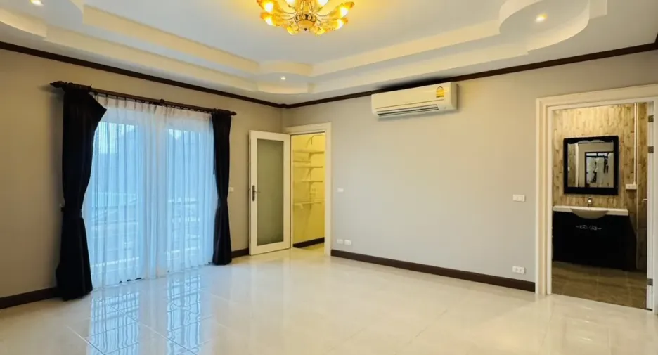À louer 5 chambres maison à Mueang Phuket, Phuket