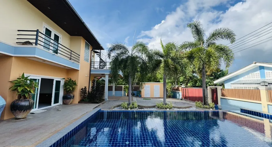 À louer 5 chambres maison à Mueang Phuket, Phuket
