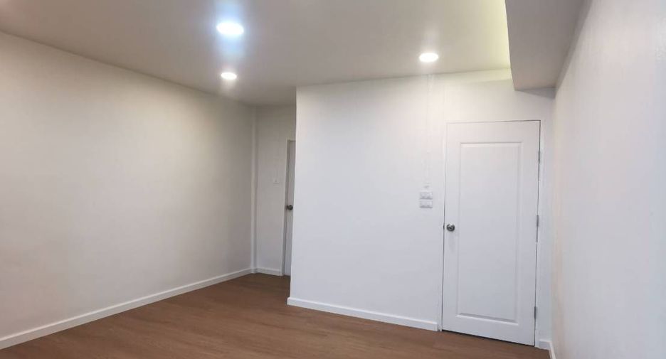 For sale 2 bedrooms townhouse in Don Mueang, Bangkok