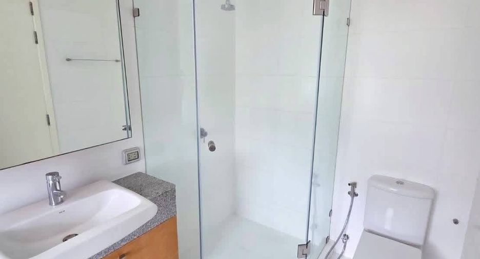 Wohnung zur Miete mit 2 Zimmer in Pathum Wan, Bangkok