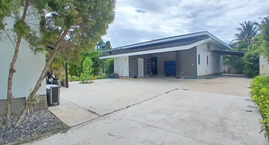 For sale 3 bedrooms villa in Cha Am, Phetchaburi
